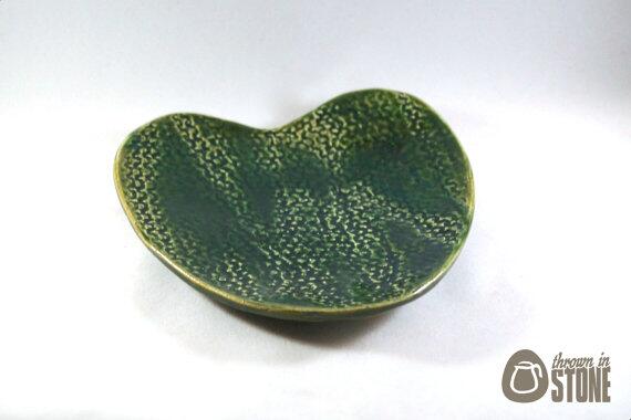 #CraftHour Knitted texture heart plate for your trinkets.  ow.ly/K4vp7