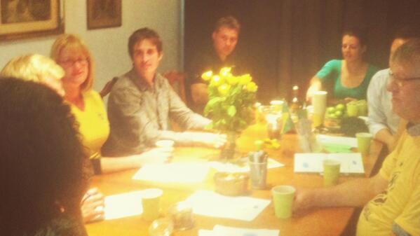 strackfer's tweet image. 5 nationalities 1 language! Brazilian Portuguese + Caipirinha = @INZILdk  first  Bate-Papo!