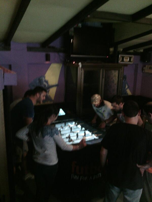 ElMomento_Pub's tweet photo. El futbolín futurista llega al momento jajajajaja http://t.co/Jb3rYun8zK