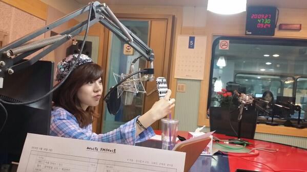 [OTHER][06-05-2014]Hình ảnh mới nhất từ DJ Sunny tại Radio MBC FM4U - "FM Date" - Page 2 BovD_HoIYAAsS8F