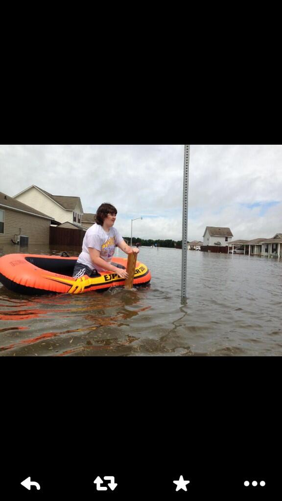 Jillian__Rae's tweet photo. “Raft woman in Carencro heard Don's was open and wanted some boudin. http://t.co/XicPFTyim0”

@NArmand16  haha...look familiar??