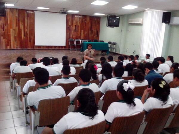 chelitocarrillo's tweet photo. Es una gran experiencia ser Líder Educativo, cientos de jóvenes se han sumado @CONAFE_mx #TransformaYucatán http://t.co/6iMZTwyJlw