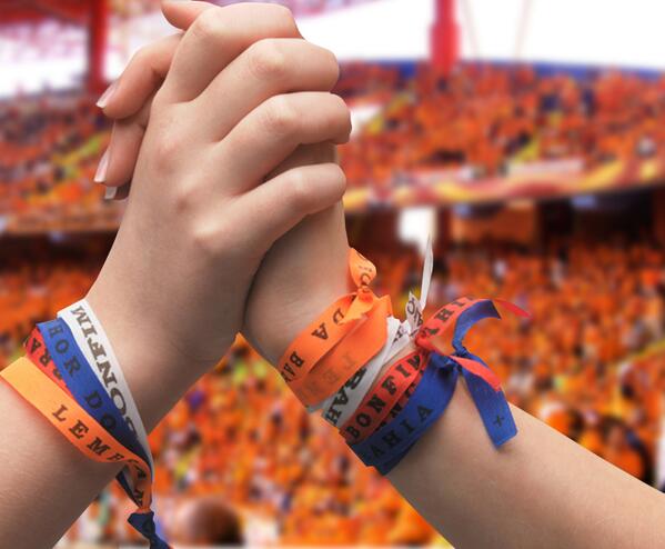 _Voetbalwereld's tweet photo. ACTIE | Ook optimistisch over #Oranje? Geef positiviteit door &amp;RT. De 1e 50 RT'ers ontvangen 1 #Bonfim WK-wenslintje! http://t.co/vLOMwLDwWq