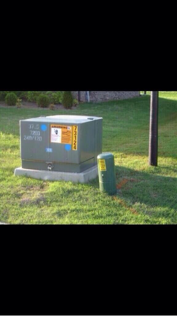ChiIIVlbes's tweet photo. The "chill" spot for 90's kids. http://t.co/4rj7AHx9DW