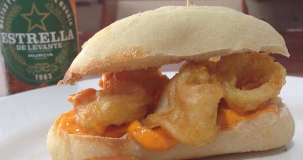 Lbarradeltorrao's tweet photo. Mañana empiza la ruta de la tapa @estrellalevante, caña y mini de calamares con alioli d piquillo, 2,50€ os gusta ? http://t.co/xPBB8Ld55J