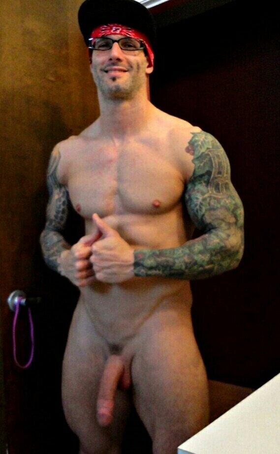 auntie_bob's tweet photo. Bangin body big tasty cock, what the hell is that on the door knob? #gay #gayporn #gayamateur http://t.co/yPSZe9VBRD