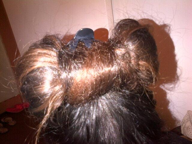 My niece just made a bow in my hair #gaga http://t.co/Hn0AXL904C<a href="/tag/gaga"class="tags">#gaga</a>