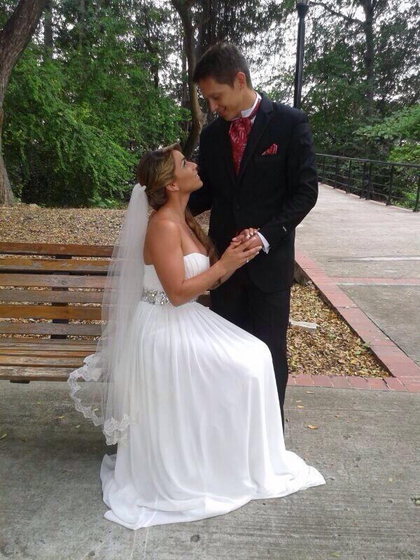 karinLaGorda's tweet photo. Vivan los novios hoy gran boda palma Gallardo bendiciones en este hermoso día 9:00pm por Tc mi canal http://t.co/dc7EXNuanj