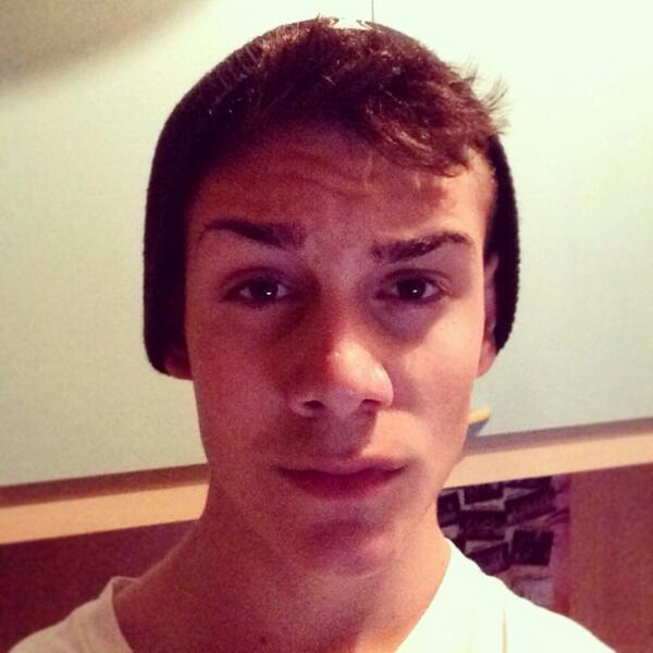 francescotomas8's tweet photo. Love my beanies 😁 http://t.co/TsVEJ8Gc3R