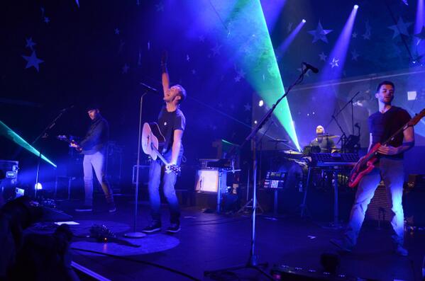 Success! *from Indonesia* :)RT <a href="/coldplay/">Coldplay</a>: The band are on stage in Paris right now - listen play.nrj.fr/nrj/nrj-coldpl…. A