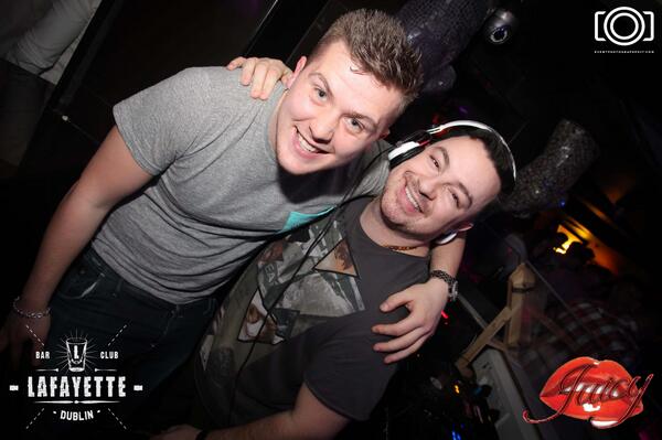 E17 photographer tweet media