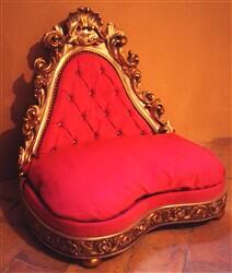 OllinRenzo's tweet photo. New season means new bed. Fit for a king like myself!   #puglove http://t.co/BinBtykuvB http://t.co/dI1rgPvEvE