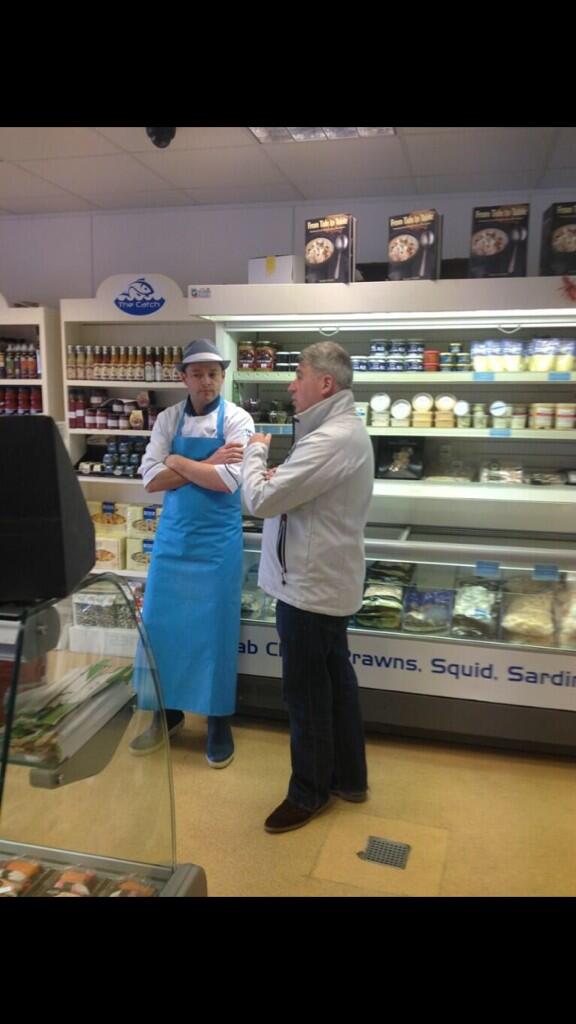 thecatch2011's tweet image. Myself and the main man Martin Shanahan having a chat @thecatch2011 #fishyfishy #noskin #nobone #nofear #gent