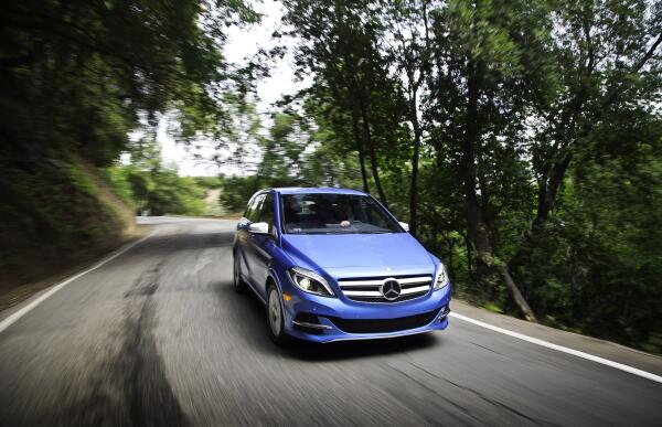 MercedesBenzUSA's tweet image. @Motoramic finds the B-Class Electric Drive to be a superior handler with effortless moves. mbenz.us/1mGuMc7
