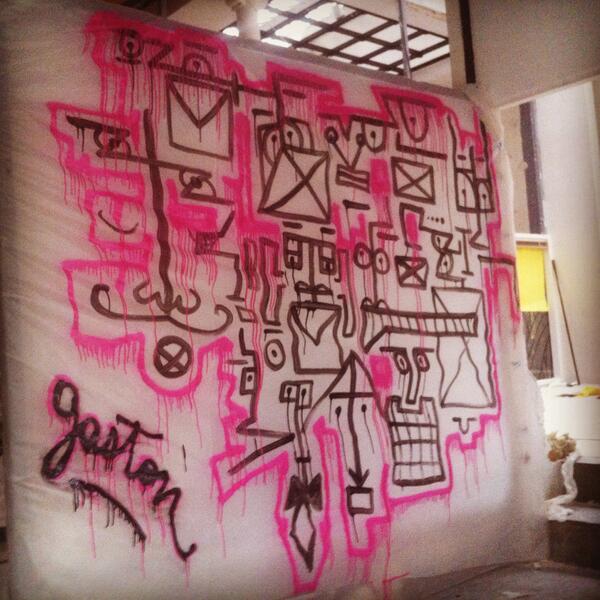 LimpasseParis's tweet photo. Aujourd'hui à LIMPASSE #Gaston #limpasseparis #acrylic #spray #oberkampf #atelierartiste #barbapapa http://t.co/eLwWF2HNNU