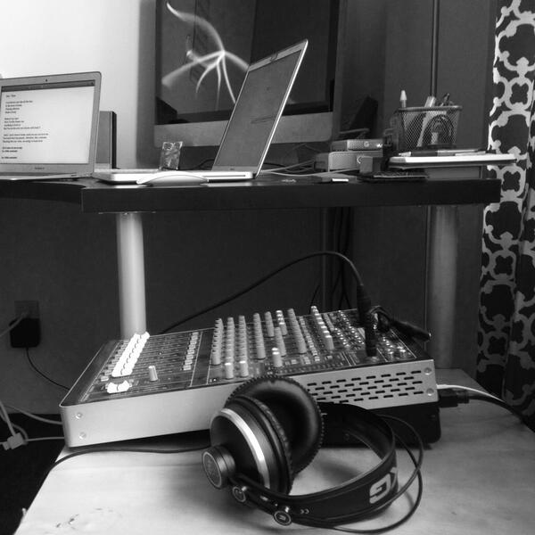 LionsTale's tweet photo. How it's done #recording http://t.co/VcBNmKRRrn