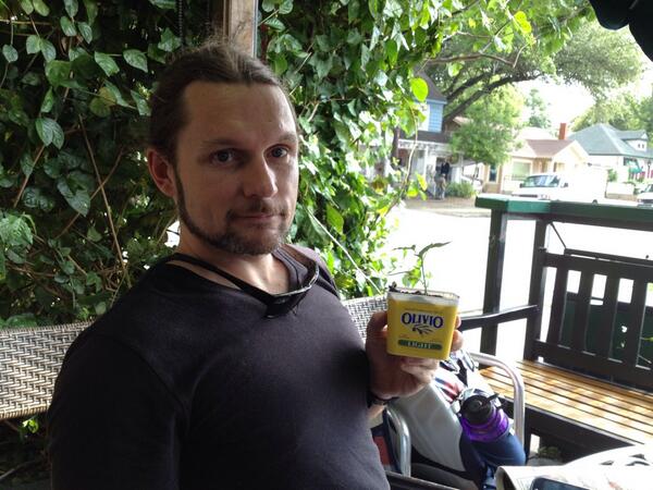 SoulAlsoSmiles's tweet image. Look how happy this little plant is.  #hermitcrabplant #olivio #designintent #designnonintent #garden