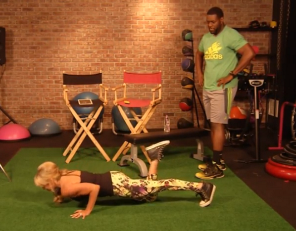 PiYoWorkout's tweet photo. . @ChaleneJohnson is showing off some #PiYoWorkout moves! http://t.co/4ByySZhGCr http://t.co/OaJUKFiqkY