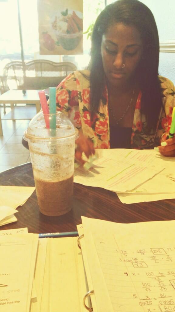 s_peeezzy's tweet image. Just being studious #studydate
