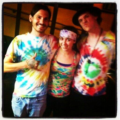 EmilySays_Smile's tweet photo. #TyeDyeEverything #HippyGang #BestFriends @NationPug http://t.co/cxHcnd9ToW