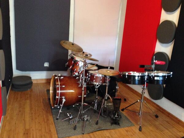 fgretch's tweet photo. My studio Ready for Drums Clase and recording http://t.co/yzv6m4DtUd