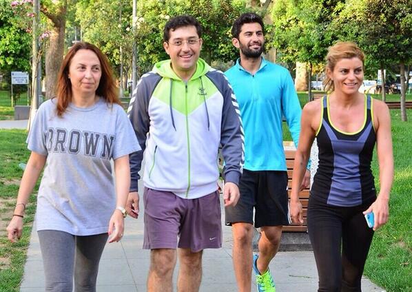 ecevahapoglu's tweet photo. Bu sabahki @istrunbul kosumuza @BesiktasBel Baskani @MHazinedar da katildi. Yasasin spor! http://t.co/wx02pPh9Ms
