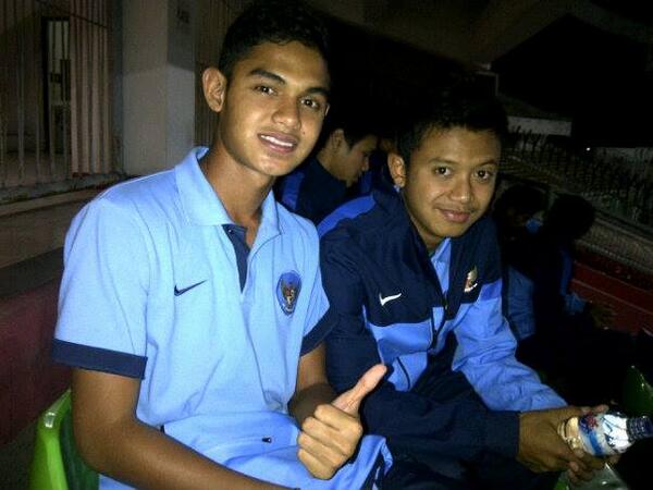 MochammadDikyFC's tweet photo. Ini ada ka Hamdi dan dio :-)
@Miftahul_hamdi1 @HamdiAlFriend http://t.co/SR2Ps1eZsb