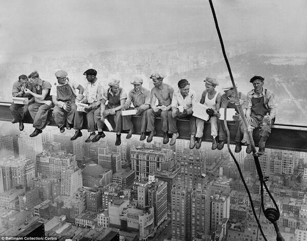 ThatsHistory's tweet photo. Lunch Atop a Skyscraper http://t.co/vphhm5JrRG