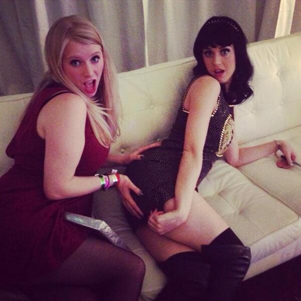 portalkatyperry's tweet image. "Ela me sugeriu para tocar na bunda dela, eu nem ia pedir, ela simplesmente falou 'TOQUE'"