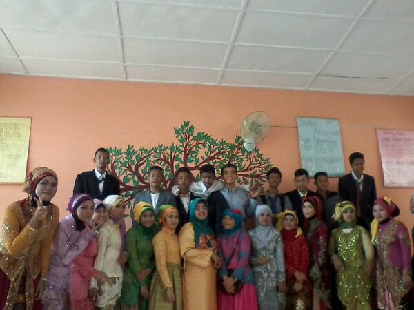 virdaaa_n's tweet photo. w/ @VinaTriyasmi @ZoseFY @DeniSatria_ @siskafitra @adelacunrawasih @araimakarisma @restaarnev dll. http://t.co/sdPArPLy7z