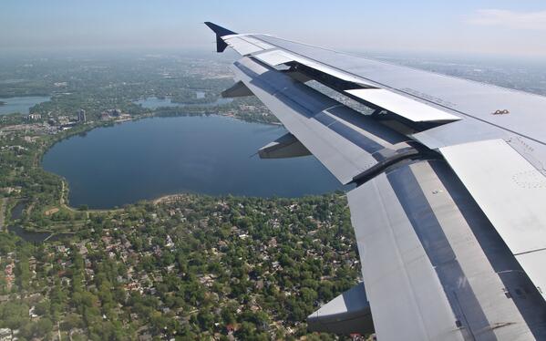GDClearedToLand's tweet image. @LakeCalhoun and some of Lake of the Isles seen on approach to @MSPAirport @AirlineGeeks #avgeek #below10K