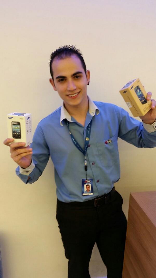 TRdrosghic's tweet photo. @Francine_Muller @RenatoFrateschi  #queromeuiphone 10 Aparelhos! http://t.co/LdTBpWTx0V
