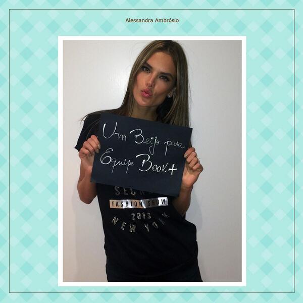 Bookmais's tweet photo. A Top Alessandra Ambrósio parando tudo e mandando beijos para nossa equipe! PÁH ! http://t.co/K59RaovLhO
