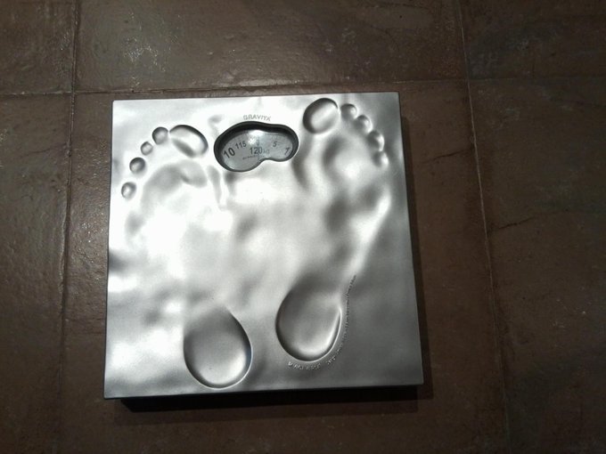 Pues no se parti&oacute; la aguja de la b&aacute;scula! que alivio! G G G!!! http://t.co/RzT4HkSZad