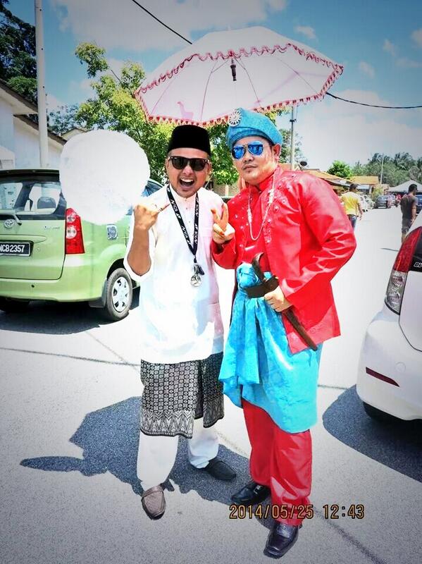 MohammadHellmy's tweet photo. baling belakang jauh-jauh sampai cucur atap rumah wan bedah belakang rumah ada jamban berak..hahahaha.. http://t.co/6Jj7arBVHS