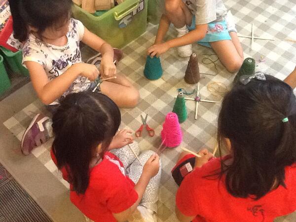KC5101's tweet photo. Working on fine motor skills, patterns and creating! Check back in a few days to see what we made! #sisrocks http://t.co/2nRD9MKhHe