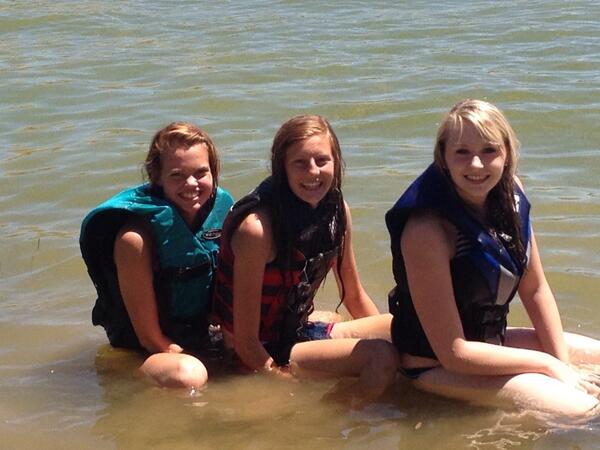 CheyyeAnn's tweet photo. @AmMurraayyy @Taylor_Dayyne with life jackets. Can't leave that out.. http://t.co/UwVb5DVNXx