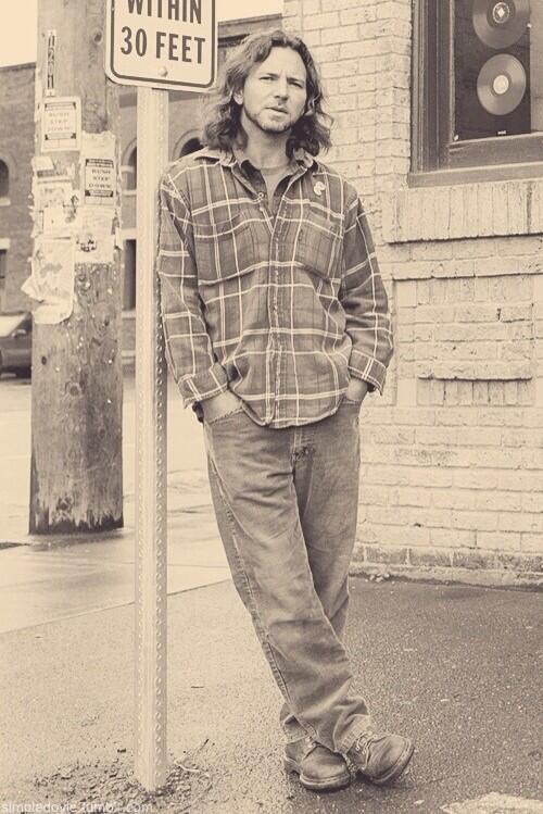 bandpic's tweet photo. Eddie Vadder ! Pearl jam for ever :) http://t.co/cEB0LdTjlm