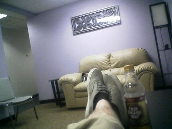 GroovesByMarsh's tweet photo. #kixkedFeet #studio #40wave http://t.co/KChKQMAiBJ