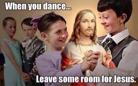 bootsoverheels's tweet photo. I shouldn't be laughing 😂 http://t.co/32xIF5m1hY