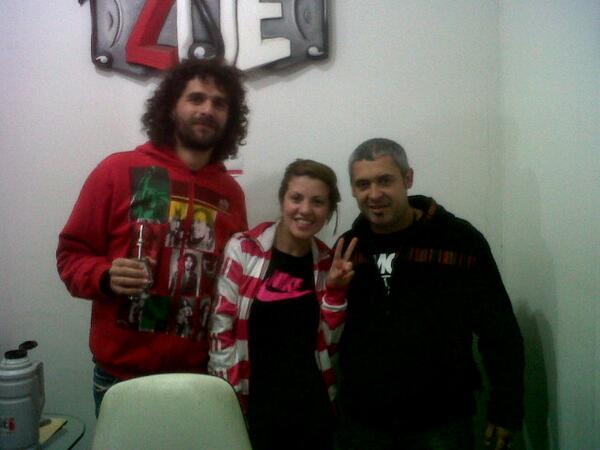 solsamore's tweet photo. TIEMPO DE ROCK!! Lun a Vie de 16 a 18 por FM 107.1 o http://t.co/sOhrekJ0s8 http://t.co/JvqJMwtwx1