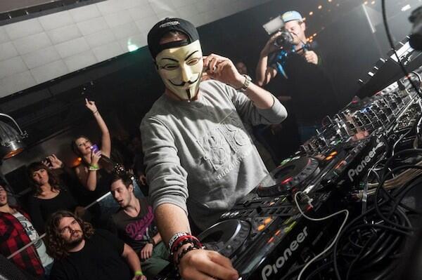 fakefces's tweet image. Nicky Romero can get it 👍 #ilovedjs