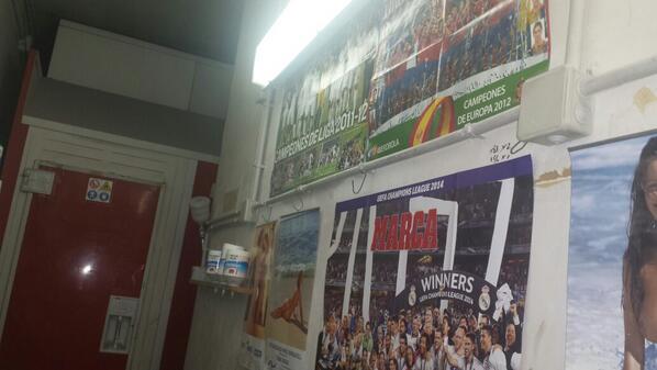 franci_badia89's tweet photo. Pues otro poster mas para mi oficina! Suma y sigue... #LaDecimaEsNuestra http://t.co/4qWlTeWBTB