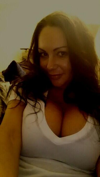 Good Night Sexy Twitter Peeps.  See you in the morning. #nomakeup #watchingtv #justchilling Xoxoxo ♡<a href="/tag/nomakeup"class="tags"><span>#nomakeup</span></a><a href="/tag/watchingtv"class="tags"><span>#watchingtv</span></a><a href="/tag/justchilling"class="tags"><span>#justchilling</span></a>