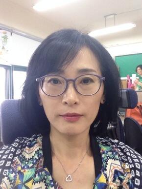 박근혜 대통령 퇴진을 요구한 2차 교사 선언 참가자 지혜복(49) 서울 용산 한강중학교 교사를 인터뷰했습니다.
‘두 딸을 둔 교사로서…’ 박 대통령 퇴진을 말하는 이유 bit.ly/1owx3K6