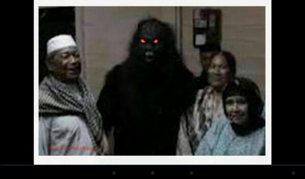 ThenGoLuck's tweet image. Woww! Paranormal real pic! Bigfoot or ghost? #paranormal #ghost #hantu