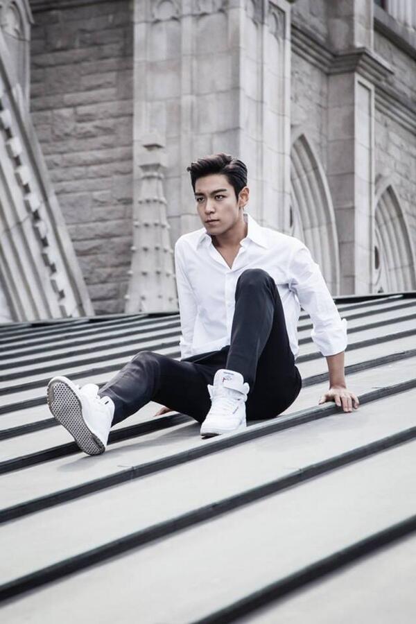 MAYReE_Vip's tweet photo. รูปเนี้๊ยยยยยย ออกมาเรียกเลือดจริงๆๆ #หล่อลากกกก แล้วตัวอยู้หนายยยยย หายเข้าถ้ตลอดๆๆ #พี่ท๊อปได้โปรดออกจากถ่ำ http://t.co/7POwCeryMF