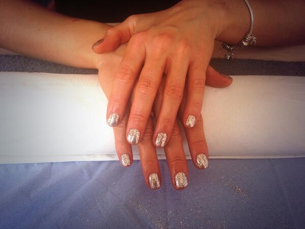 ChelseaPotter17's tweet photo. Glitter nails! #nails #maldon http://t.co/Gig94nc5P1