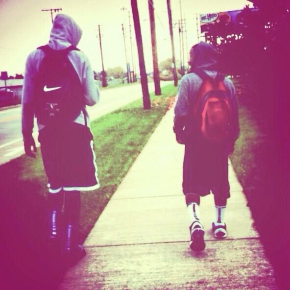 _RealDivonair's tweet photo. Broski 💯✊ http://t.co/dRBc9oB6KF