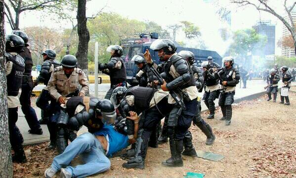 DanielRomeroAA's tweet image. Estas desgraciados HDP de la GNB contra los estudiantes si son Machitos!! Pagaran su Traicion  #ConcluMAGNICIDIO&quot;